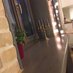 Koka logs ar koka dēļa aiļu apdari