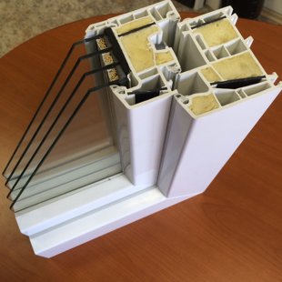 četru stiklu pakešloga šķērsgriezums