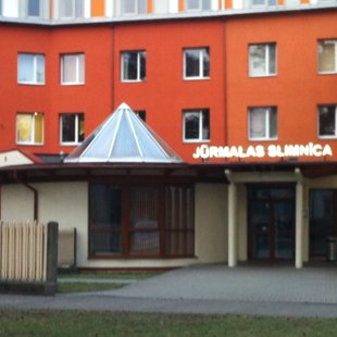 Jūrmalas slimnīcas ieejas bloks ar Alumīnija virsgaismu