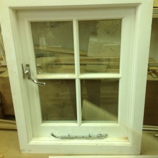 Skandināvu tipa koka logi