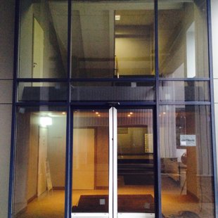 Zemitānu centrs,bīdāmās durvis