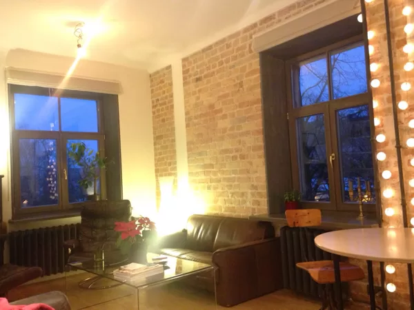 Koka logs ar koka dēļa aiļu apdari