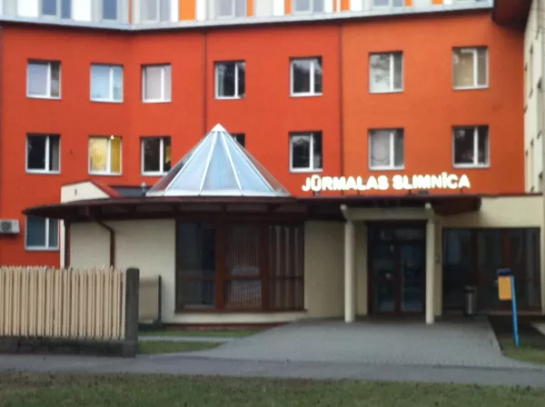 Jūrmalas slimnīcas piramīda un foajē